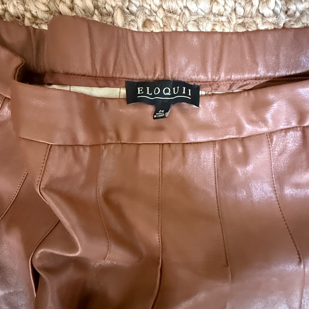ELOQUII Vegan Faux Leather Pleated Skirt - SZ 24 - Picture 3 of 9